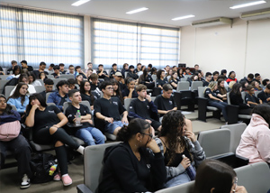Coordenadora de Pedagogia leva reflexão sobre o legado de Paulo Freire a alunos da Etec, em Santa Bárbara d'Oeste